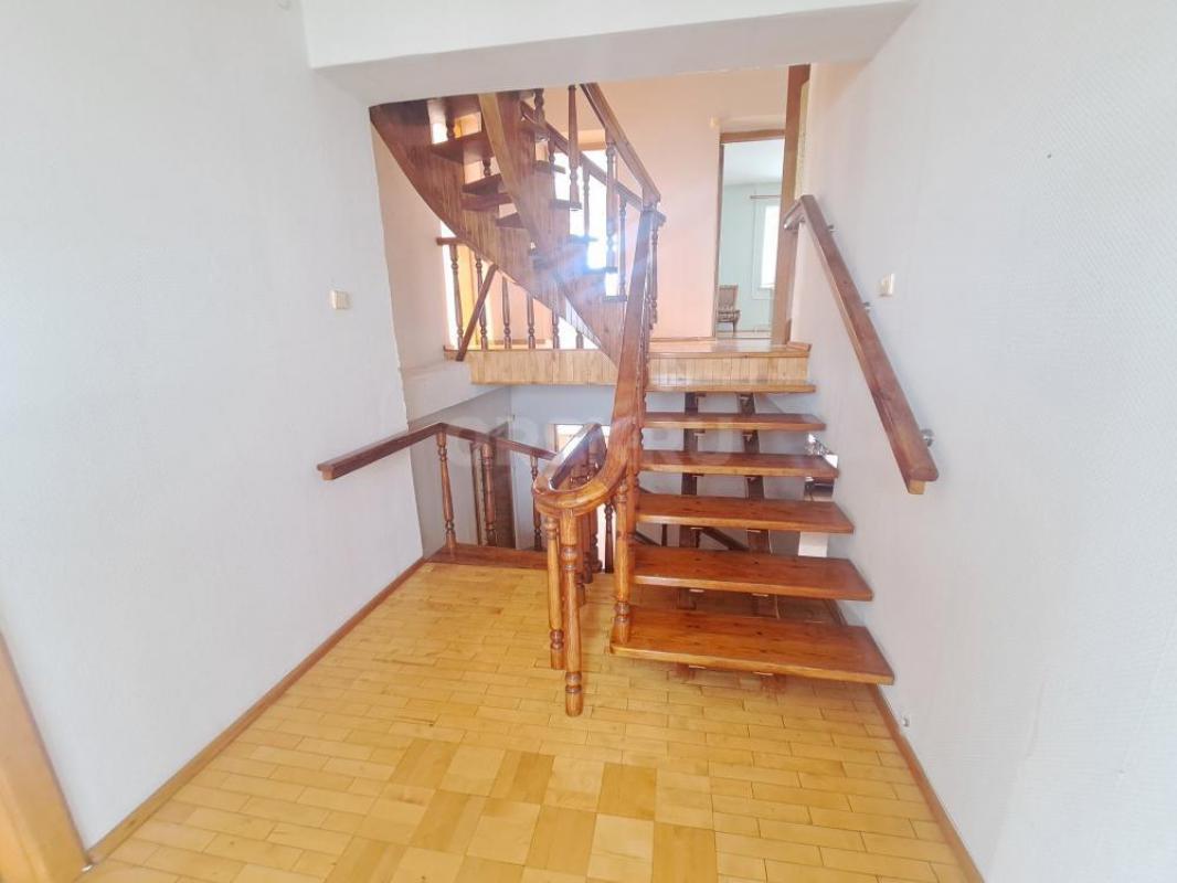 Продаётся прекрасный, уютный двухэтажный дом, общей площадью 341 кв. - Орск