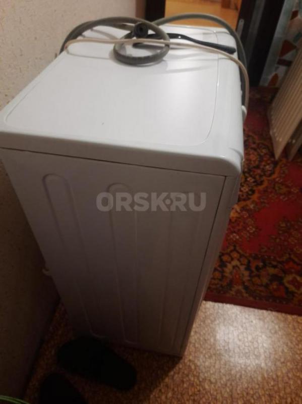 Стиральную машинку Индезит, на запчасти-сильно гремят подшипники - Орск