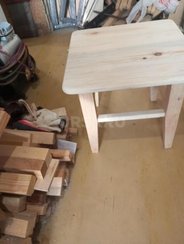 Продам табуретки двух размеров чистое дерево цвет по заказу лак высота 45 и 30 см сиденье 35 см - Орск