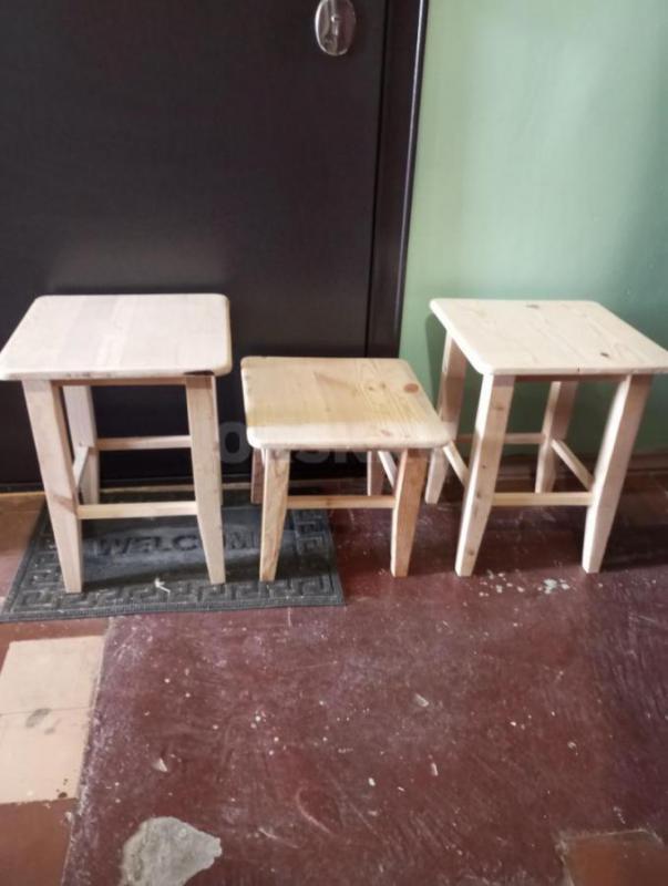 Продам табуретки двух размеров чистое дерево цвет по заказу лак высота 45 и 30 см сиденье 35 см - Орск