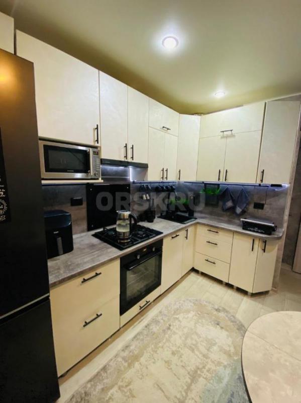 Продам кухню в отличном состоянии ( варочная панель, фартук, микроволновка, вытяжка) - Орск