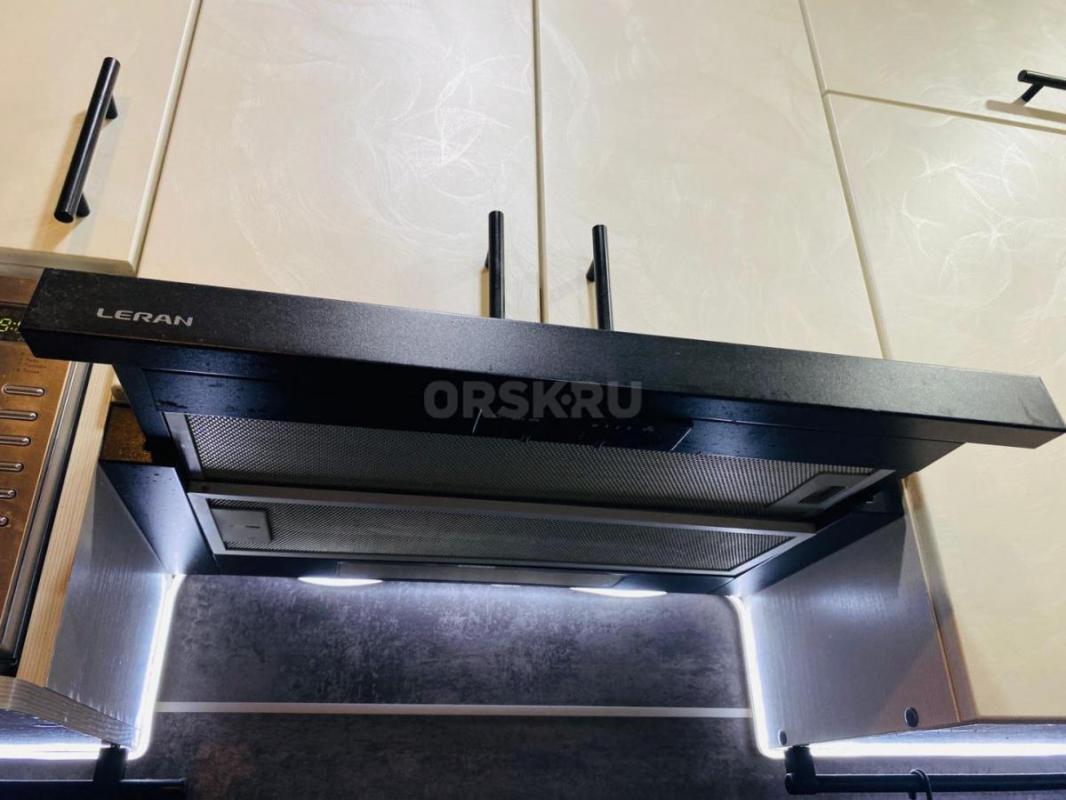 Продам кухню в отличном состоянии ( варочная панель, фартук, микроволновка, вытяжка) - Орск