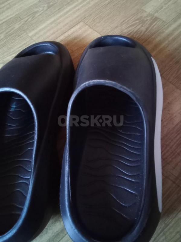 Продам шлепанцы производства Китай
Размер 38-39
Не ношенные
Продаю потому что не подошёл размер - Орск