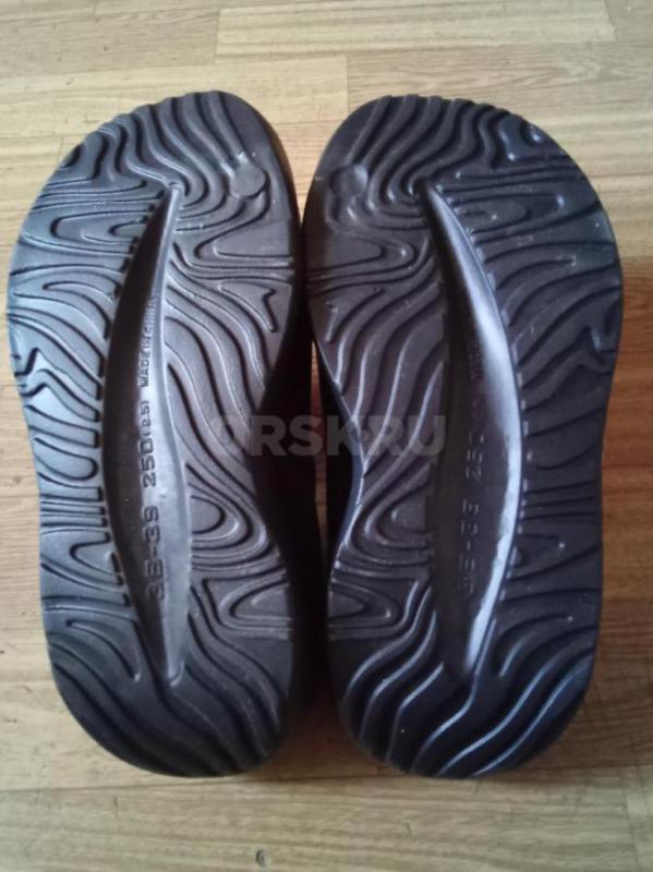 Продам шлепанцы производства Китай
Размер 38-39
Не ношенные
Продаю потому что не подошёл размер - Орск