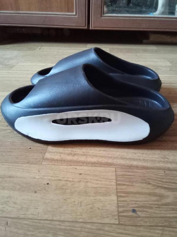 Продам шлепанцы производства Китай
Размер 38-39
Не ношенные
Продаю потому что не подошёл размер - Орск