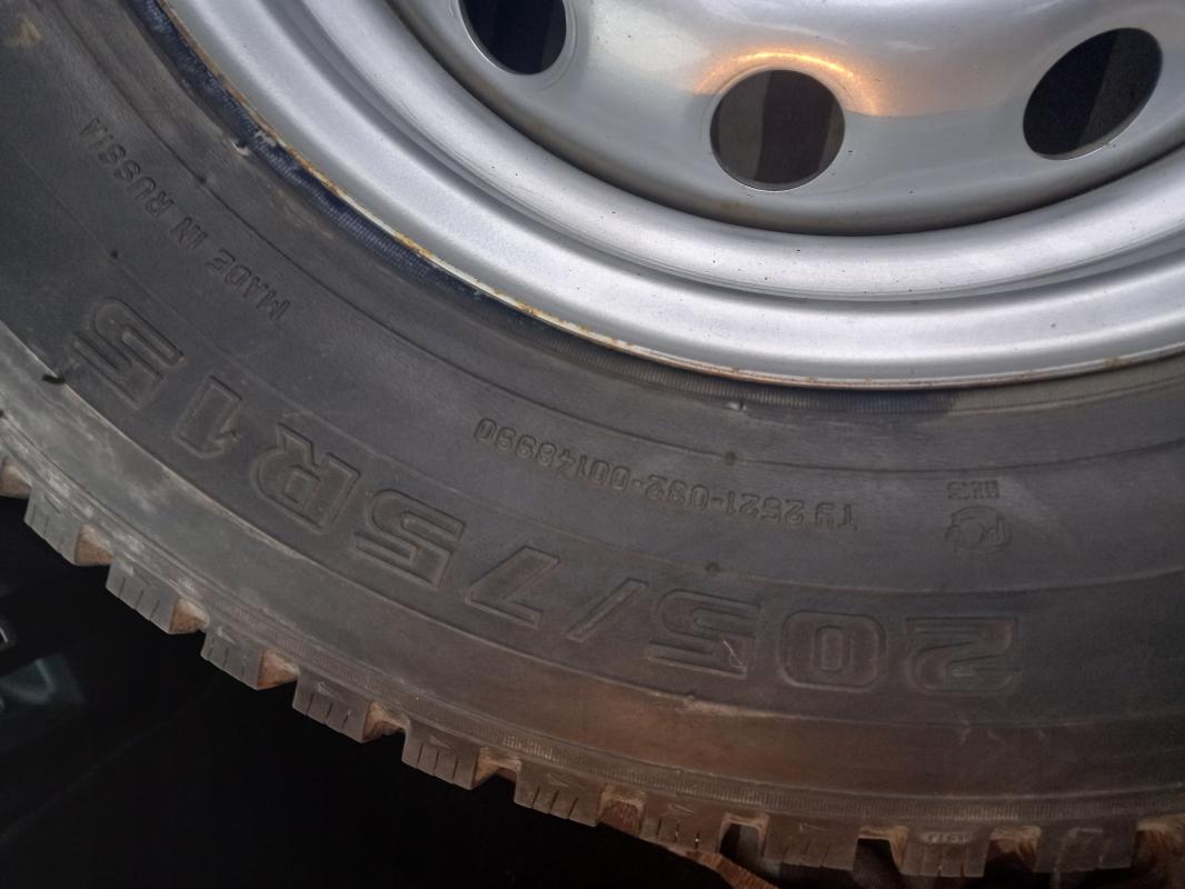 Продам Б/у Шипованную резину на Ниву Шевроле Кама-515 205/75/ R15 97Q 
На Штампованных (заводских)Ди - Новотроицк