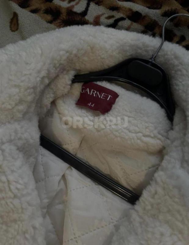 Продам искусственную шубу, обхват 138 см, длина 110 см, длина рукава 55 см. - Орск