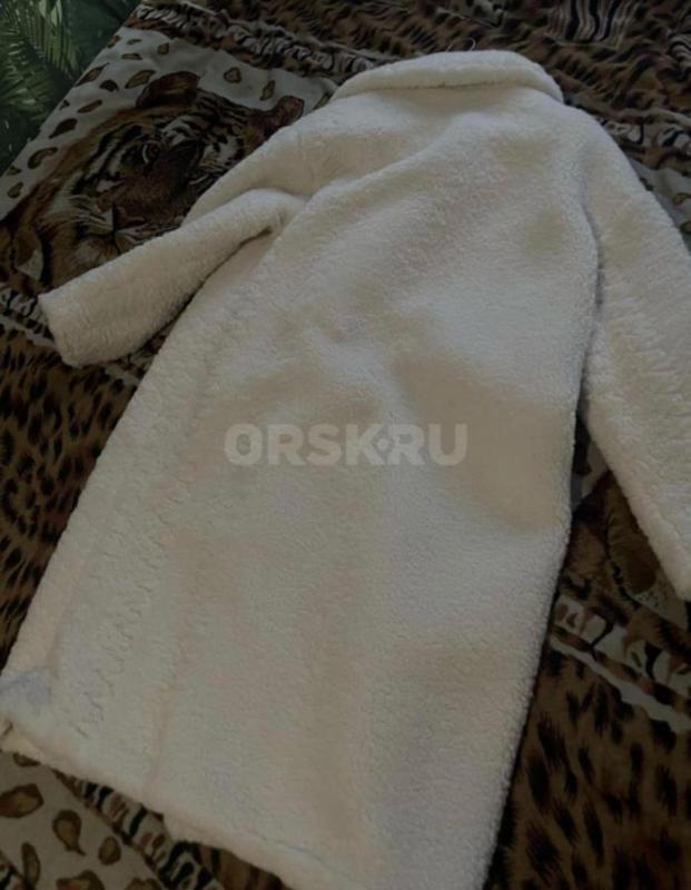 Продам искусственную шубу, обхват 138 см, длина 110 см, длина рукава 55 см. - Орск