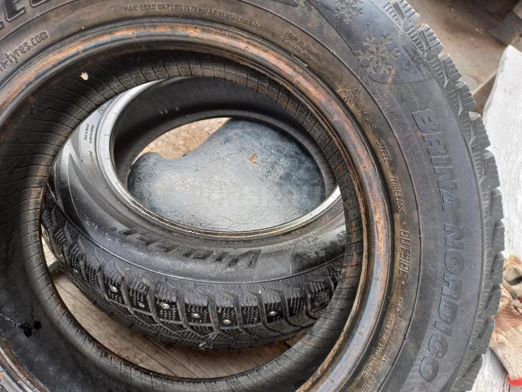 Две шины на 14, стояли на прицепе - Орск