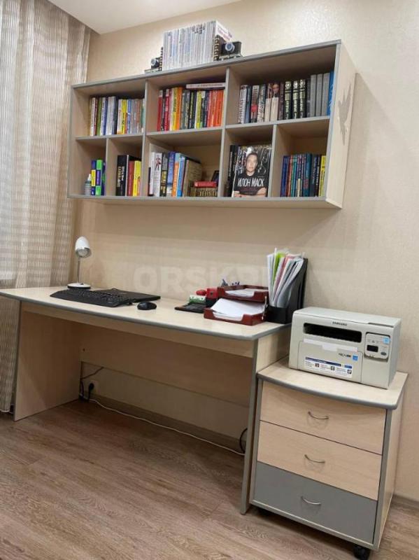 Продам комплект мебели для детской:
Шкаф для одежды с полкой и штангой (высота 215 см, ширина - 72 - Орск