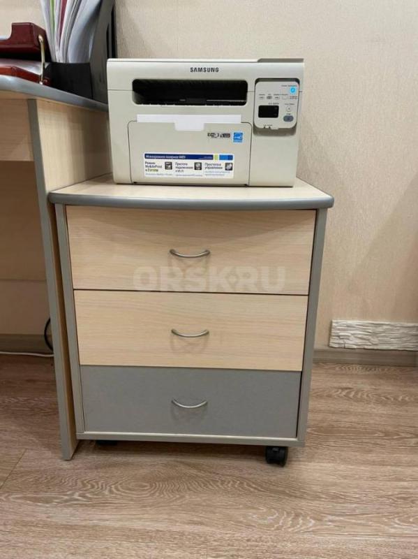 Продам комплект мебели для детской:
Шкаф для одежды с полкой и штангой (высота 215 см, ширина - 72 - Орск