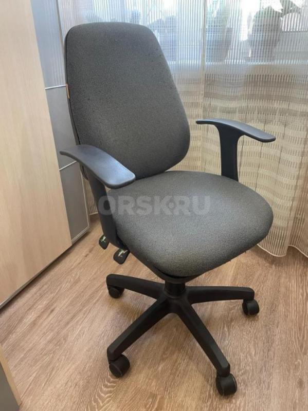 Продам комплект мебели для детской:
Шкаф для одежды с полкой и штангой (высота 215 см, ширина - 72 - Орск