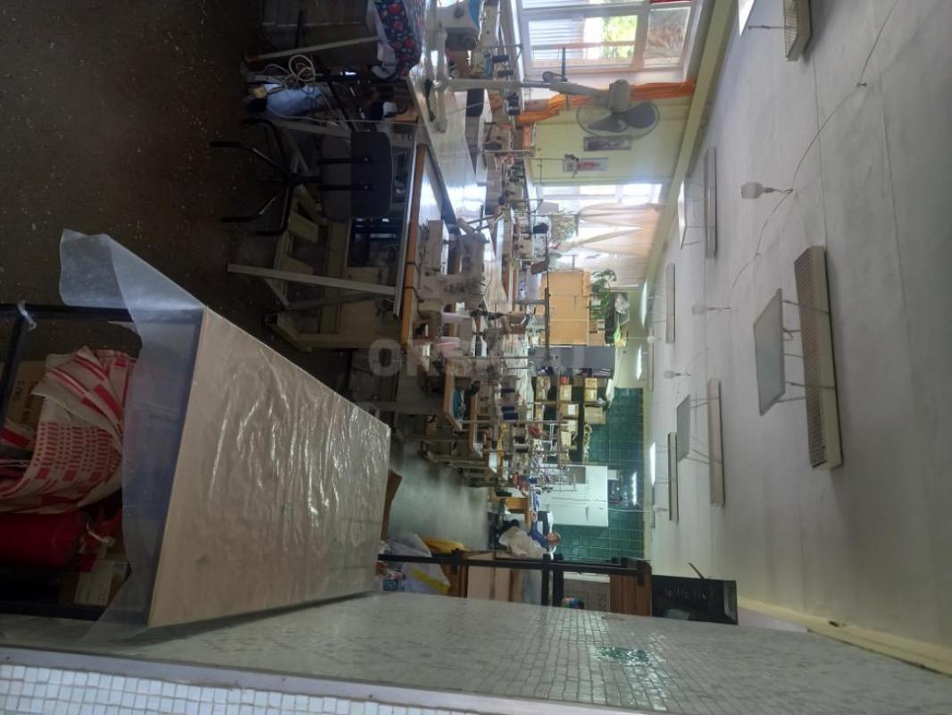 В здании справа от ТРК ЕВРОПЕЙСКИЙ  сдается помещение на 2 этаже
218 кв м , вода , отопление , инте - Орск