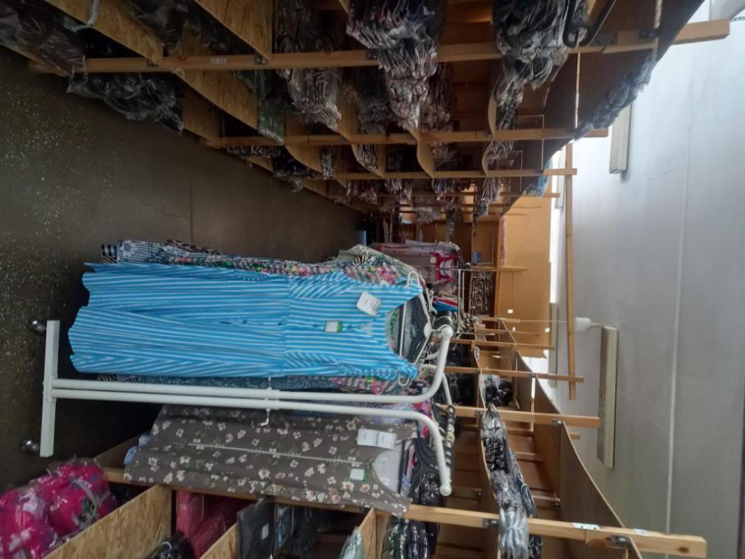 В здании справа от ТРК ЕВРОПЕЙСКИЙ  сдается помещение на 2 этаже
218 кв м , вода , отопление , инте - Орск