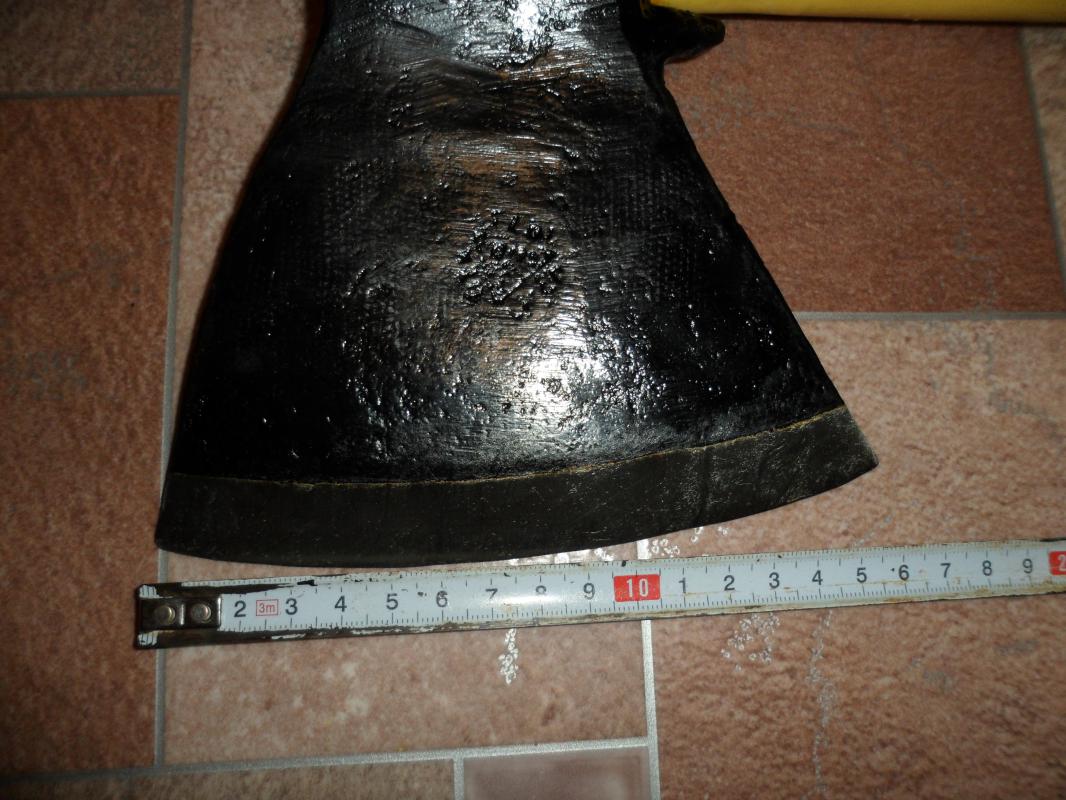 Топор из СССР с кобурой для безопасной транспортировки. - Новотроицк