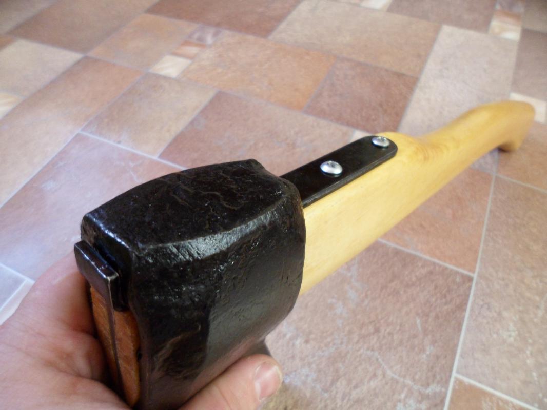 Топор из СССР с кобурой для безопасной транспортировки. - Новотроицк