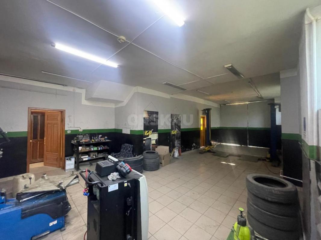 Предлагаю Вам рассмотреть под аренду
2-х этажное нежилое помещение общей площадью 617 кв. - Новотроицк