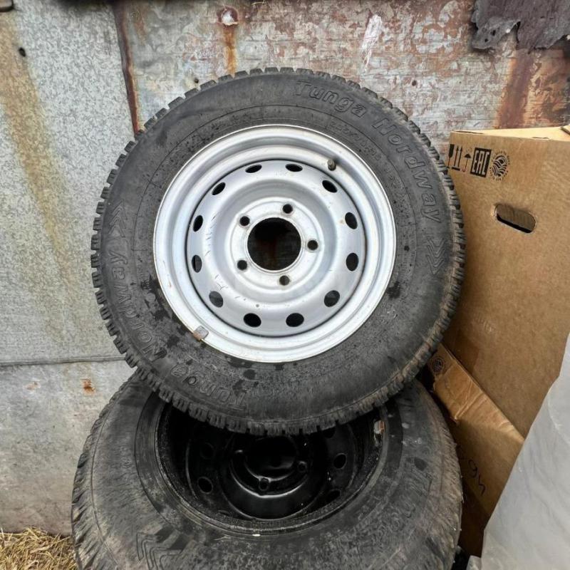 Продам зимнюю резину на ниву на 15 с дисками - Гай