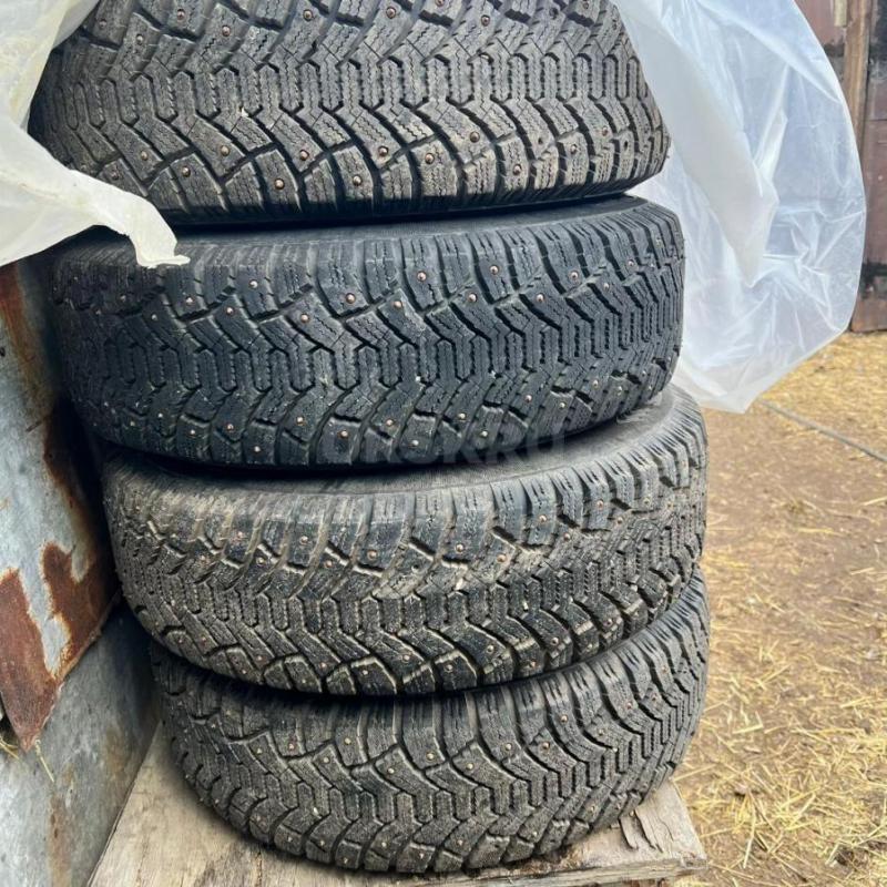 Продам зимнюю резину на ниву на 15 с дисками - Гай