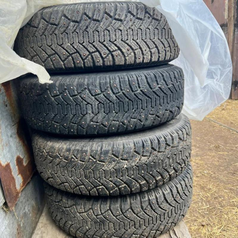 Продам зимнюю резину на ниву на 15 с дисками - Гай
