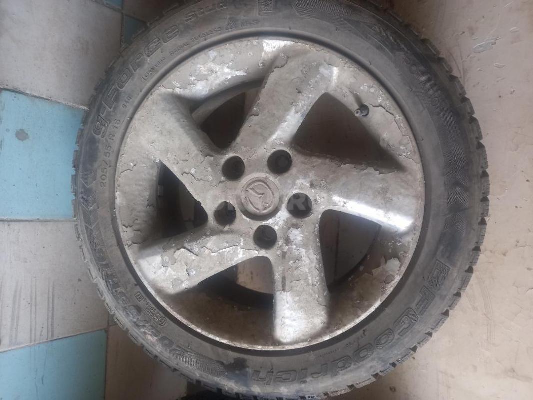 Продам комплект калес зима , диски под покраску , а так ровные , резина гудричь 205*55*16 стояли на - Орск