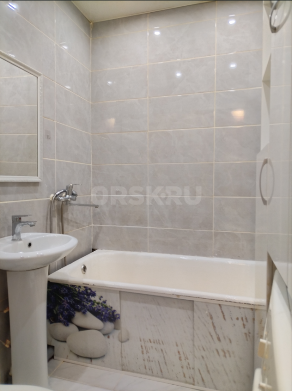 Продается светлая 2-комнатная квартира общей площадью 42,6 кв. - Орск