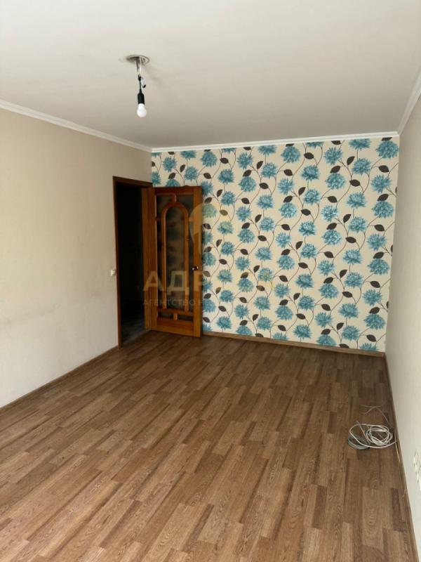 Продаётся трёхкомнатная квартира, общая площадь 61кв. - Новотроицк