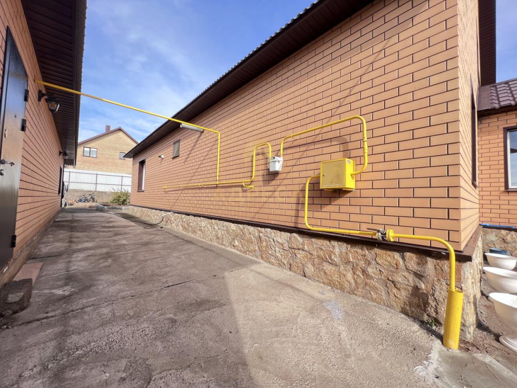 Продаётся просторный и надёжный дом для большой семьи, со всей необходимой инфраструктурой для комфо - Ленина