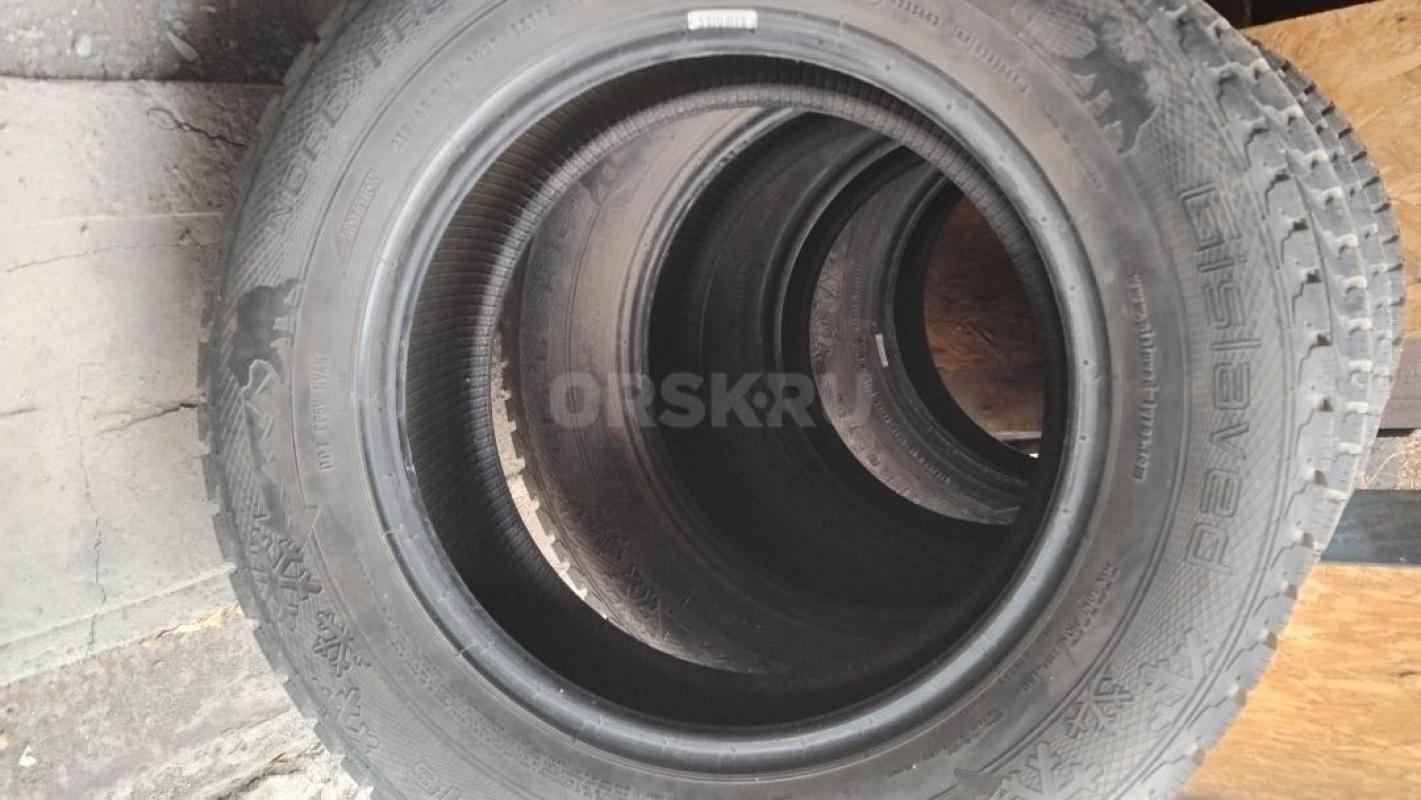 Продам зимнюю резину Gislaved 215/65 R 16 в хорошем состоянии, без грыж и порезов.. - Орск