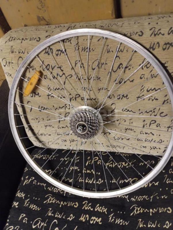 Продам обода задние 28 усилиное 700р обод 26в сборе под трещетку покрышка есть запасная,1300 обод 28 - Орск