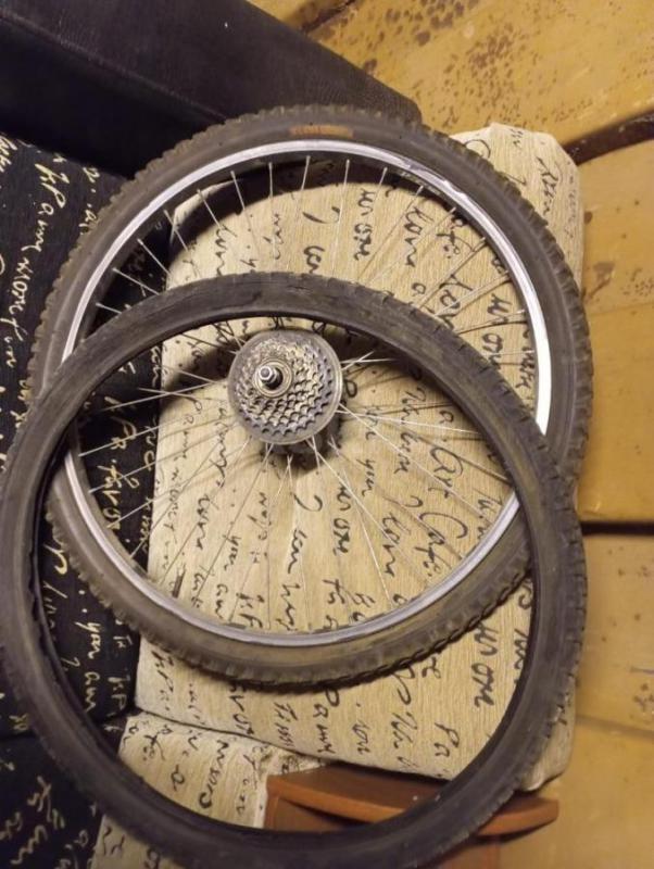 Продам обода задние 28 усилиное 700р обод 26в сборе под трещетку покрышка есть запасная,1300 обод 28 - Орск