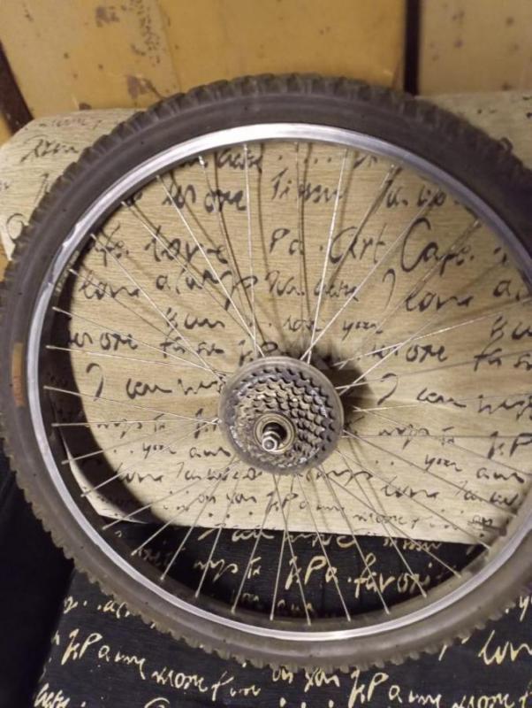 Продам обода задние 28 усилиное 700р обод 26в сборе под трещетку покрышка есть запасная,1300 обод 28 - Орск