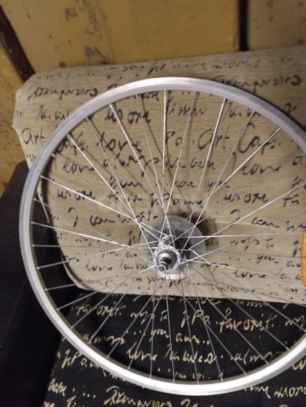 Продам обода задние 28 усилиное 700р обод 26в сборе под трещетку покрышка есть запасная,1300 обод 28 - Орск