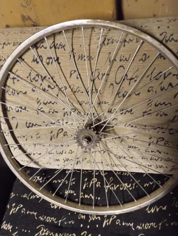 Продам обода задние 28 усилиное 700р обод 26в сборе под трещетку покрышка есть запасная,1300 обод 28 - Орск