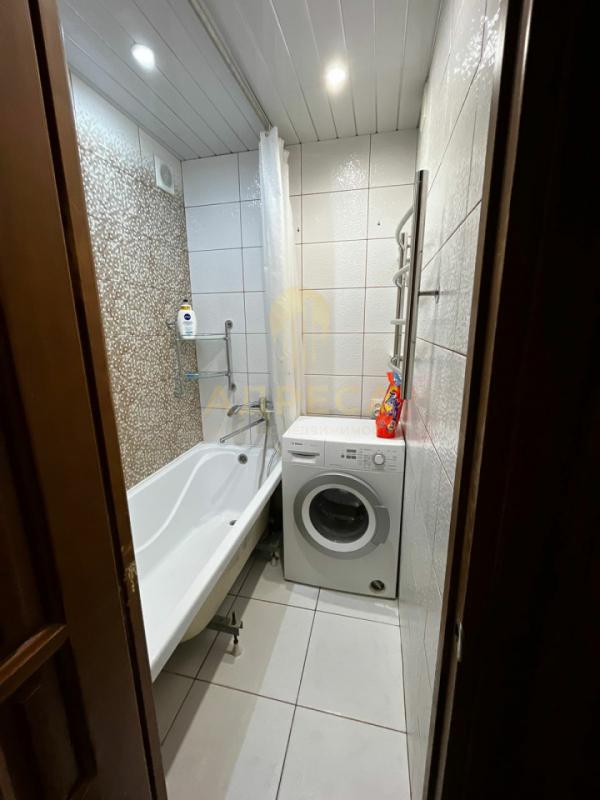 Продаётся трёхкомнатная квартира, общая площадь 61кв. - Новотроицк