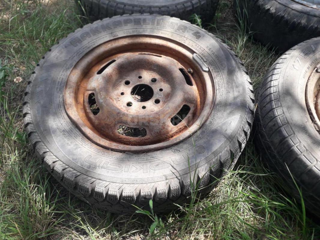 Диски диаметр примерно 32,3мм, вероятно R13 бу , стоят покрышки бу на выброс. - Орск