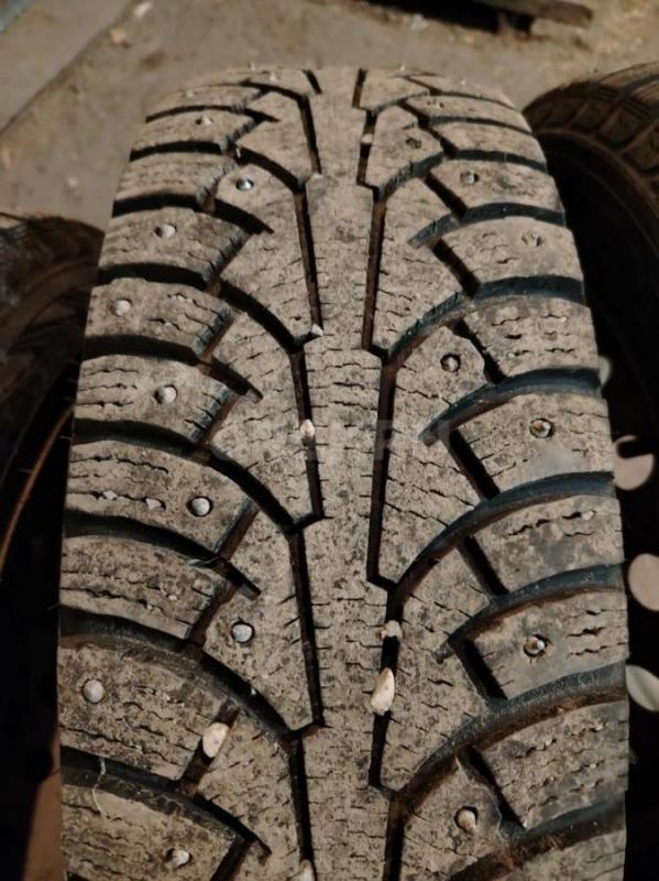 Комплект зимних колес в сборе Nokian Tyres Nordman 5 175/70 R14 в хорошем состоянии, 95 % шипов на м - Орск