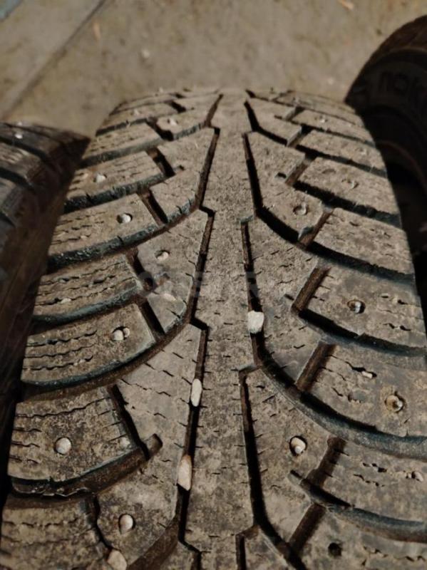 Комплект зимних колес в сборе Nokian Tyres Nordman 5 175/70 R14 в хорошем состоянии, 95 % шипов на м - Орск