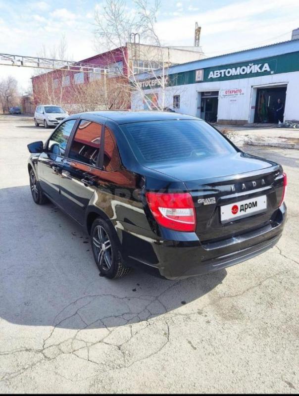 продается гранта в комплектации club 2023 года от собственника 
в хорошей комплектации: подогрев си - Орск