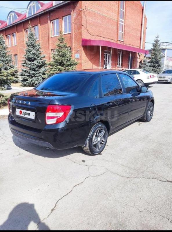 продается гранта в комплектации club 2023 года от собственника 
в хорошей комплектации: подогрев си - Орск