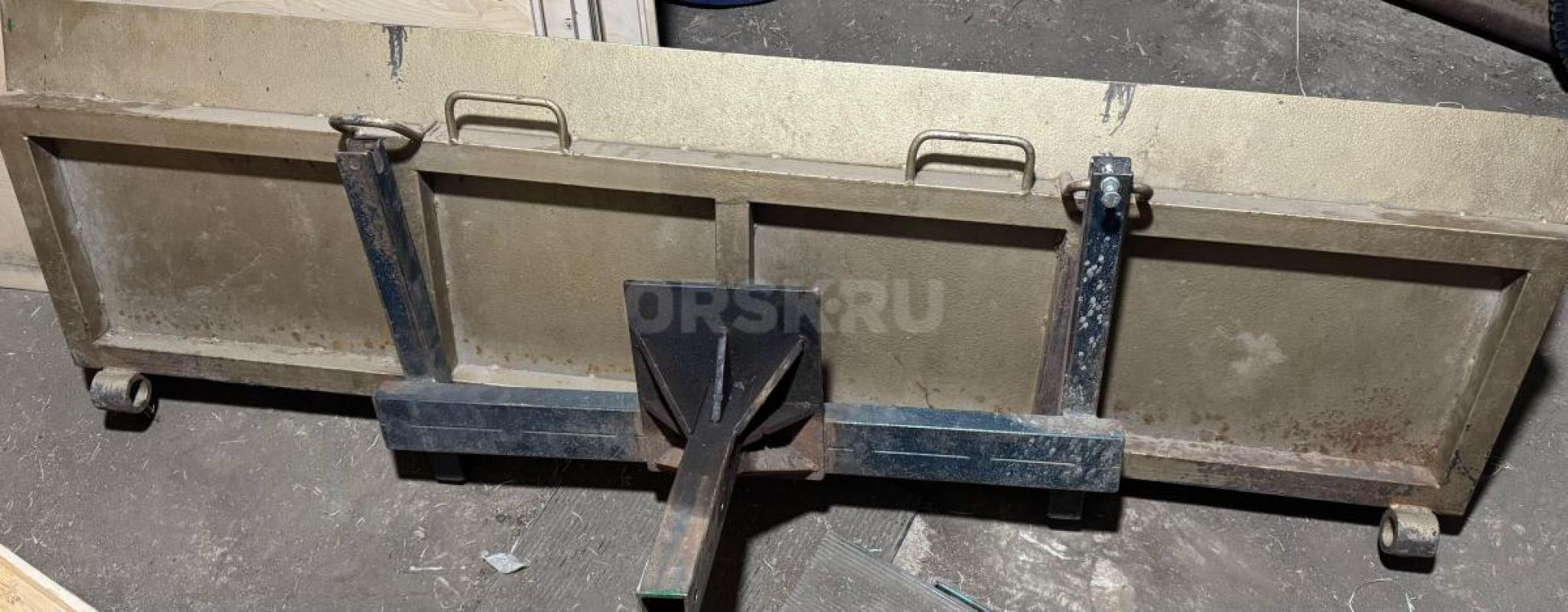 Продам отвал для чистки снега изготовлен из качественного металла серьезно и  на совесть 
Ширина 1.8 - Орск