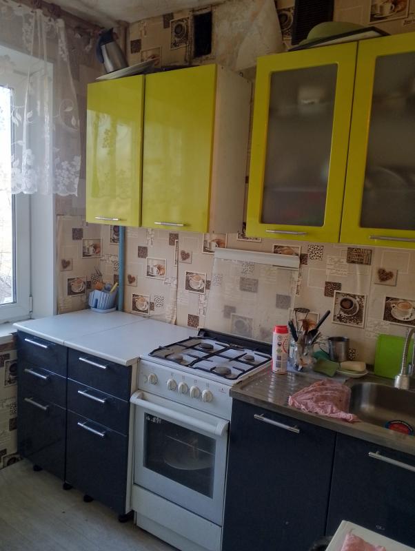 Сдам в аренду 2 комнатную квартиру на длительный срок, цена 15 - Новотроицк