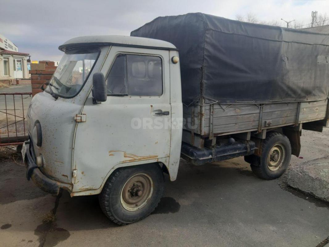 продам уаз буханка-грузовой с бортом, на ней висят номера 006 на 56 регионе, цена 500 тысяч с номера - Орск
