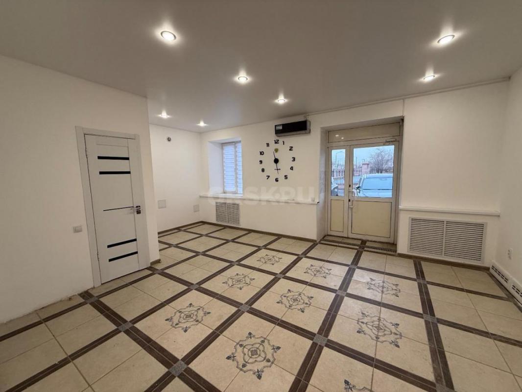 Сдаем в аренду помещение офис , свободного назначения 
Первый этаж, Первая линия. - Орск