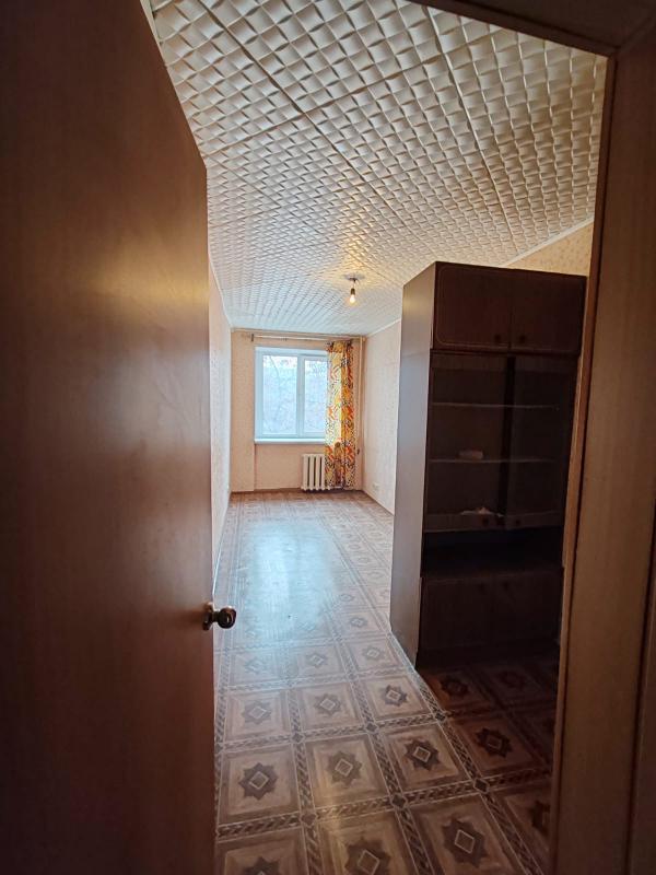 Продается уютная трёхкомнатная квартира в молочном доме на третьем этаже. - Новотроицк