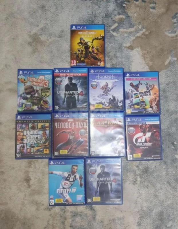 Продам игровую приставку PlayStation 4 Slim от Sony в черном цвете. - Орск