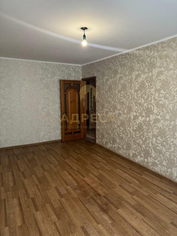 Продаётся трёхкомнатная квартира, общая площадь 61кв. - Новотроицк