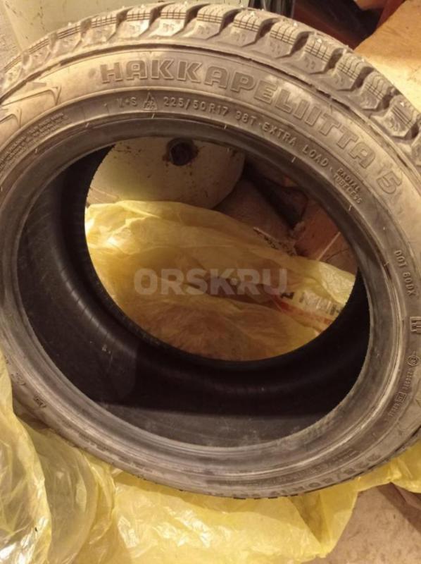 Продам 3 зимние шипованные  шины 225-50-17, Нокиан Хаккапелита-5,один баллон-отличное состояние - 35 - Новотроицк