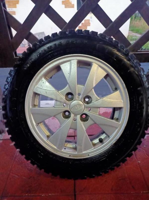Продам комплект зимних колёс 175/65R14 86T XL NOKIAN NORDMAN 5 на литых дисках, в идеальном состояни - Орск