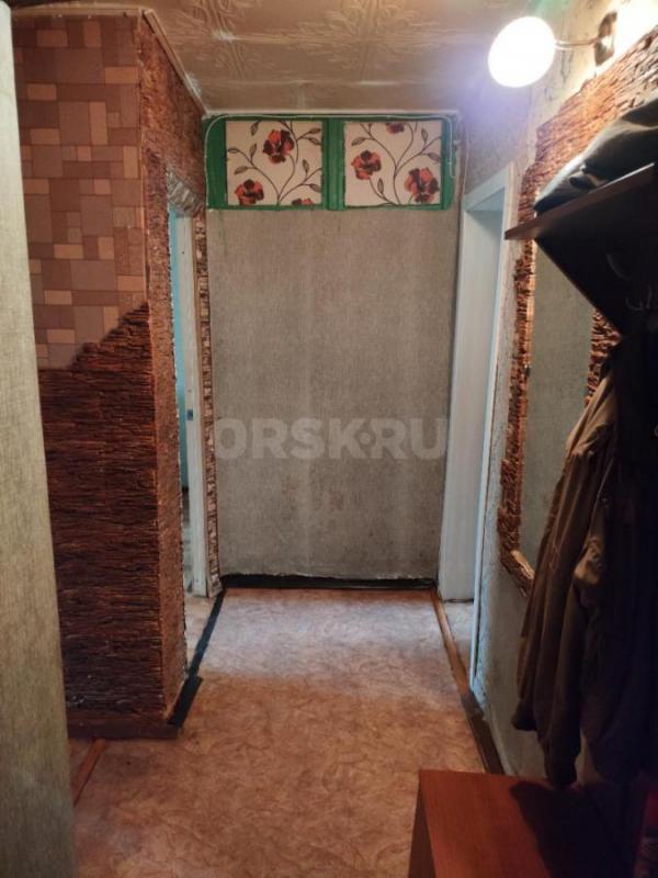 Продаётся уютная двухкомнатная квартира (распашонка), комнаты раздельные, общей площадью 48.2 квадра - Орск